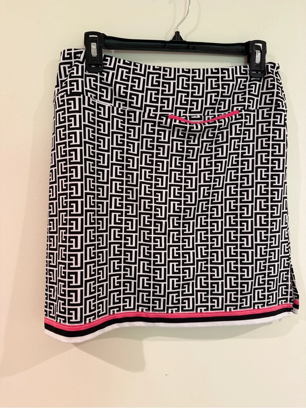Golftini Black & White Geometric Print Women's Golf Skort with Pink Trim